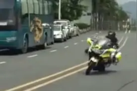 好警车，好技术，帅漂移图片