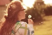 我坚持穿高跟鞋上班，老公离家出走和我闹离婚！图片