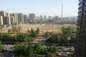 网友拍摄一个月！石家庄“棉三、棉四”地王售楼部就是这样建成的图片