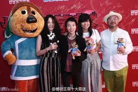 你们都在关心王菲新歌《尘埃》，她已经带着窦靖童去了这里图片