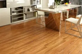 实木地板散了一年还有味！劝大家买进口的！图片