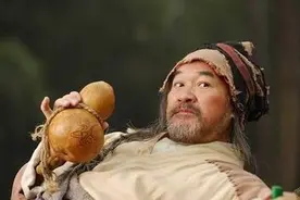 射雕英雄传最正派的两个人，竟然都练习了降龙十八掌！谁厉害图片