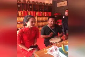 民间小调《阿哥阿妹钻被窝》