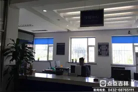 她边喊着救人边走进松花江深处图片