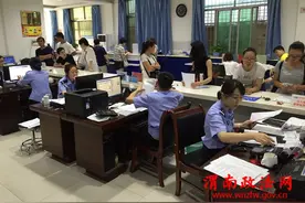 蒲城出入境：炎夏中的火热情怀（组图）图片