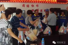 天津河东区工会领导走访李公楼环卫队 进行入夏前慰问图片