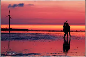 未满18和已满18的两个朋友可以一起自由行吗？图片