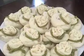 我女儿学校每个星期的伙食，其中的一部分，我看了都想吃呢图片
