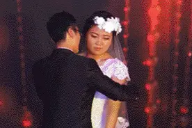 搞笑趣图：女朋友打篮球时的样子好美图片