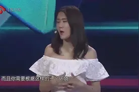 两位财经学校毕业的学生，都是美女，其中一位卡里从来不存钱！视频封面