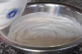 青椒新做法，把它包成饺子，做法简单，有多少都不够吃！视频封面