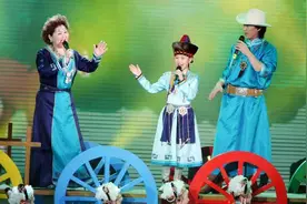 唱《吉祥三宝》的小女孩都有男朋友了你还在等什么？图片