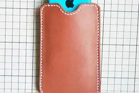 自己DIY用边角余料制作简单大方iPhone手机皮套图片