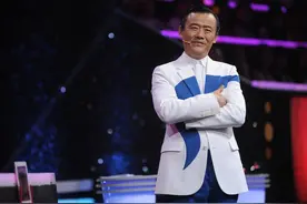 赞：周立波美国演讲 率近三千名观众唱中国国歌图片