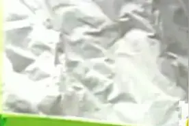 生活小窍门：没有熨斗 2招衣服快速去褶皱图片