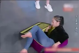 中国第一柔术女王，能把自己装进登机箱视频封面