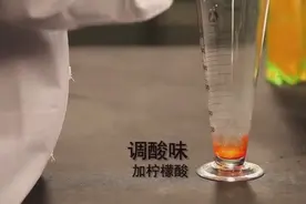 炎炎夏日，纵容孩子喝饮料解暑的父母请好好看看这个视频！震惊图片