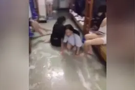 天太热了，女生寝室是这么降温的，太会玩了图片