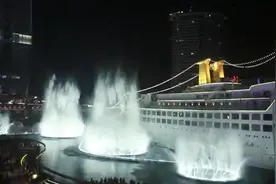 来感受一下花三千万建造的音乐喷泉图片