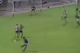 颠覆你的世界观！足坛史上10大圆月弯刀任意球破门！图片