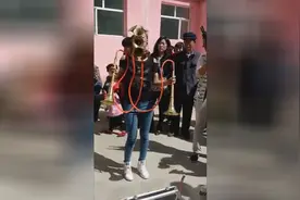 这女的唢呐演奏，真是高手在民间图片