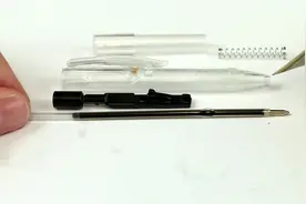 动手制作：小伙把圆珠笔改装成小弹射器，发射塑料弹，太会玩了！图片