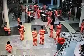 看看国外狱警怎么收拾不服管教的服刑人员视频封面