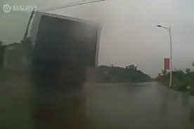 长挂车国道失控漂移，车主与死神擦肩而过图片