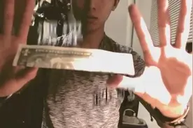 魔术教学:教你怎么变钞票漂浮效果!图片
