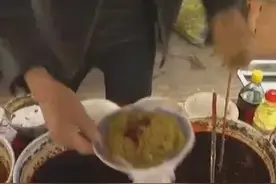 地道的陕西小吃，荞面饸饹 ，这手艺好传统美味又实惠图片
