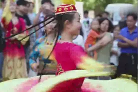 校园快闪终极版！5种民族语版《喜欢你》视频封面