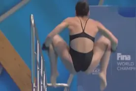 巴西运动员奥利维拉跳水时的魅力瞬间图片