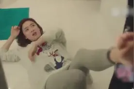 袁姗姗被朴灿烈拖到厕所，原来是男主忍不住想嘘嘘！图片