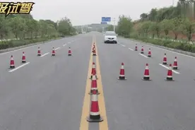 中国“神车”五菱宏光s vs宝骏730视频封面