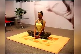 瑜伽体式：蝴蝶式视频封面