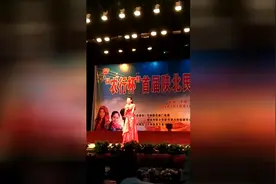 陕北民歌《绣金匾》民间美女现场版！图片