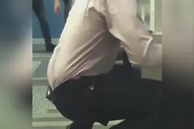 职场人必看！五十秒教你解决衬衫从裤子里往外跑的问题视频封面