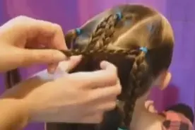 女宝发型五角星编发绑扎方法，聪明的宝妈你学会了吗？