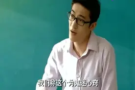 班里新转来一个女生，美女的自我介绍一出，全班立刻安静了