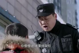小学生放学吃拉面被跟踪，真相竟是跟踪者是小男孩失踪多年的父亲视频封面