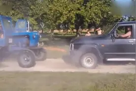 丰田越野车和拖拉机玩拔河 最后结果怎样视频封面