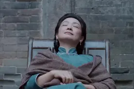 俩人假扮夫妻过日子，被房东大婶看出疑点，这疑点让她难以启齿视频封面