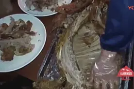 舌尖上的中国，内蒙古烤全羊，手撕羊肉不要太香！视频封面