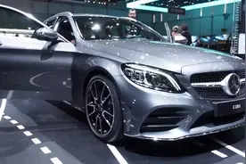 豪华商务旅行车，18款奔驰C 220 d到店，2.0T配9AT仅售35万起视频封面