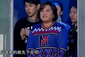 萌妹贾玲化身创意总监，演绎倒霉的一天，观众爆笑不停！视频封面