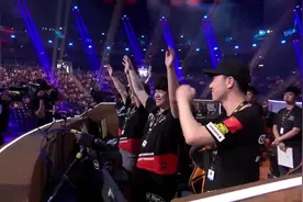 绝地求生PGI：FPP第一天四局OMG吃三鸡，解说算分后：史无前例！视频封面