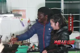 非洲黑人小伙娶漂亮中国媳妇，中国丈母娘担心女儿后代娶不到老婆视频封面
