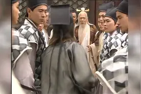 师父终于出关，翠山门外迎候，师父明事理娶的是人不是天鹰教视频封面