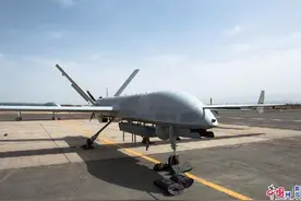 彩虹无人机在西北某机场进行交付前的地面测试图片