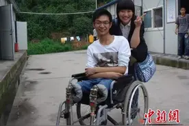 汶川地震“夹缝男孩”寻找当年志愿者：想说声谢谢图片